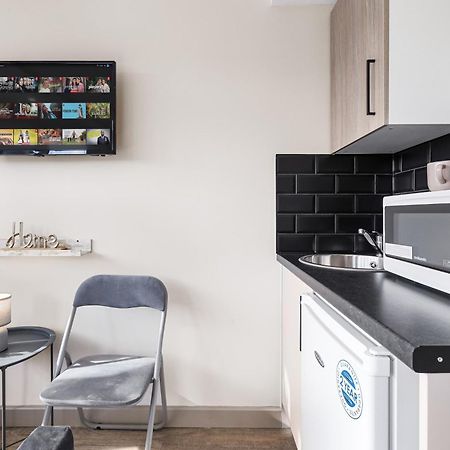 Serviced Ensuite Modern Studio - Sleeps 2 - Near Wembley Stadium - Good Transport Link To Central London - Harrow Ha3 Hatch End Exteriér fotografie