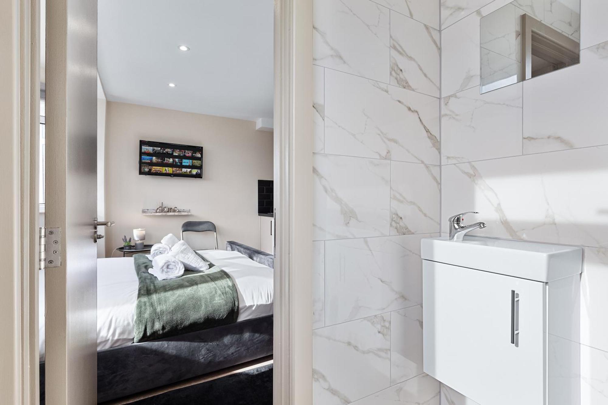 Serviced Ensuite Modern Studio - Sleeps 2 - Near Wembley Stadium - Good Transport Link To Central London - Harrow Ha3 Hatch End Exteriér fotografie