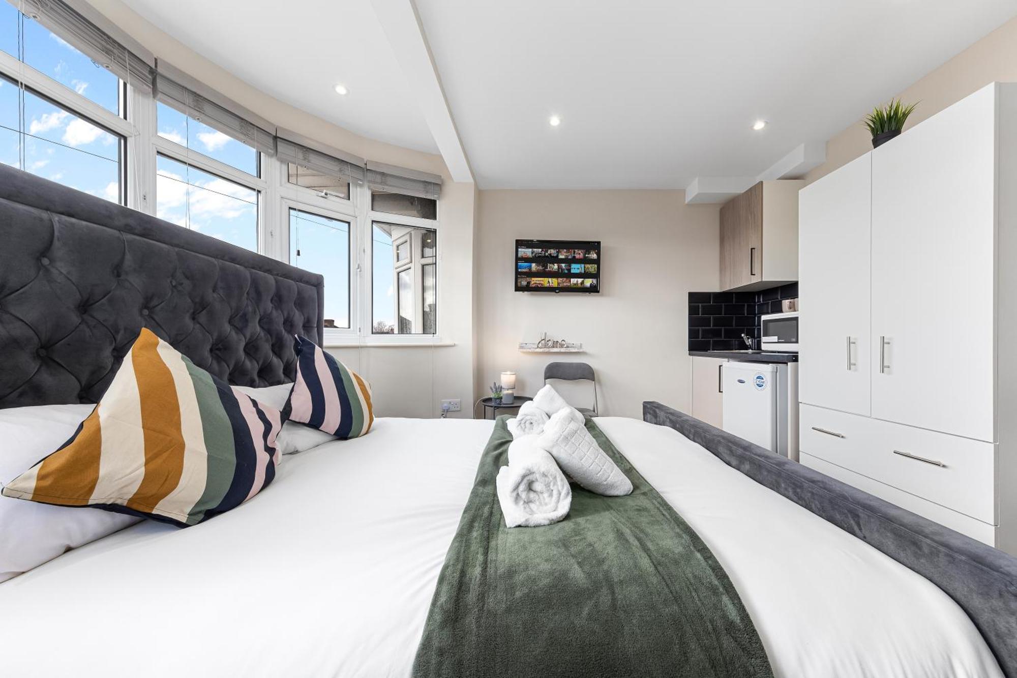 Serviced Ensuite Modern Studio - Sleeps 2 - Near Wembley Stadium - Good Transport Link To Central London - Harrow Ha3 Hatch End Exteriér fotografie